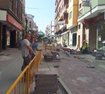 Obras de peatonalización en la Avenida de la Constitución (Foto TA)