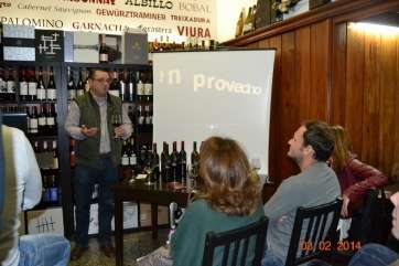 Un momento de la presentación de los vinos La Vica en La Vinoteca (Foto TA)