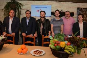 Los chefÂ´s suecos junto con los consejeros insulares Francisco Santana y Melchor Camón (Foto Acfi Press)