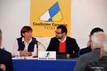 La ponente y el secretario general de CC en Telde (Foto Antonio Alí)