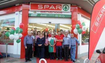 Plantilla de profesionales del nuevo Spar del Valle de Jinámar (Foto TA)