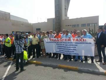 Protestas de taxistas en contra del tránsfer (Foto TA)
