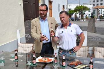 González-Coviella y Hernández durante la rueda de prensa (Foto TA)