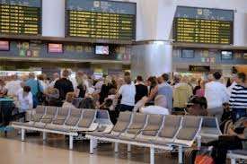 Pasajeros en el Aeropuerto de Gran Canaria (Foto TA)