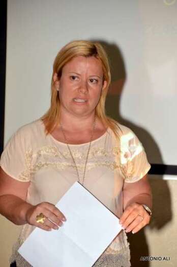 Mónica Muñoz, presidenta de ZCA de Telde, durante la asamblea celebrada en La Fraternidad (Foto Antonio Alí)