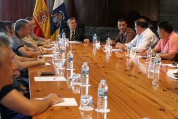 Paulino Rivero presidió la reunión del Gobierno con los sindicatos (Foto Acfi Press)