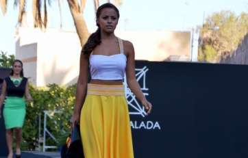 Una modelo exhibe uno de los diseños (Foto Antonio Alí)