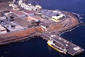 La planta se construirá en el Polígono Industrial de Salinetas (Vista área del muelle industrial)