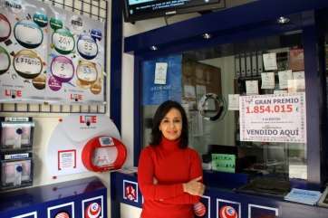 Bazar donde se validó el premio, regentado por Mari Carmen Herrera Ramos (Foto Jesús Ruiz Mesa)