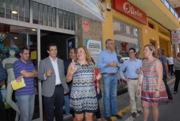 Visita de autoridades a la zona comercial de San Gregorio (Foto TA)