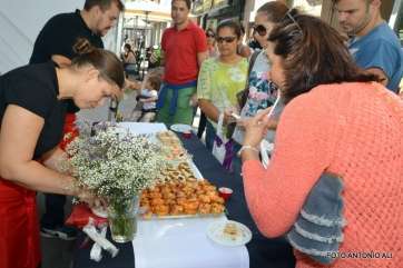 Uno de los puestos instalados en la feria gastronómica (Foto Antonio Alí)