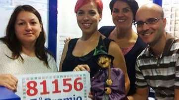 Agraciados con el quinto premio de la Lotería del año pasado en La Brujita de Telde (Foto ABC)