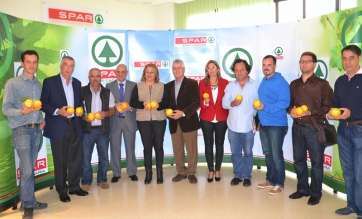 Participantes en la firma del convenio (Foto TA)