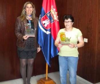 Imagen de archivo de Marta Mateo con la concejala de Agricultura (Foto TA)