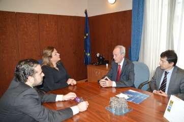 Lluís Martinez, este miércoles con la alcaldesa y el gerente de Aguas de Telde (Foto TA)
