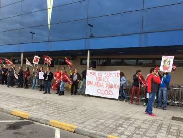 Protesta de los trabajadores el pasado viernes en Gando (Foto TA)