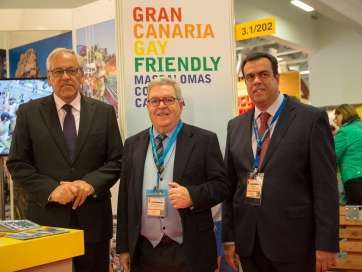 El concejal sureño Ramón Suárez, el presidente José Miguel Bravo de Laguna y el consejero Melchor Camón, en la ITB (Foto Acfi Press)