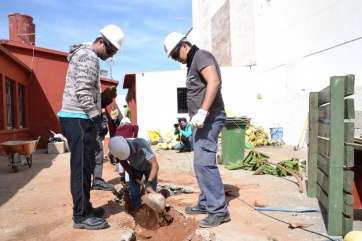 Alumnos, este martes en el colegio de Clavellinas (Foto TA)