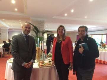 Alfonso López, María González Calderín y Gonzalo Sánchez, propietario del Molino de Fuego, este miércoles en Tenerife (Foto TA)