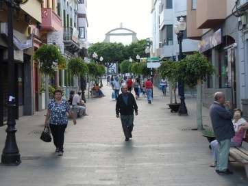 Imagen de archivo de la zona comercial de Los Llanos (Foto TA)