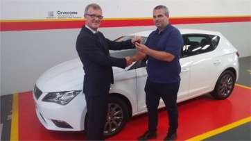 Imagen de la entrega del premio (Foto coches.net)