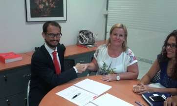 Momento de la firma (Foto TA)