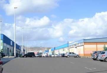 Imagen de uno de los viales interiores del parque empresarial Ajimar (Foto TA)