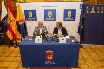 El presidente grancanario Antonio Morales, este lunes junto al consejero Raúl García Brink (Foto TA)