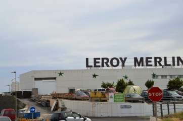 Aspecto que presentaba la fachada de Leroy las pasadas navidades (Foto TA)