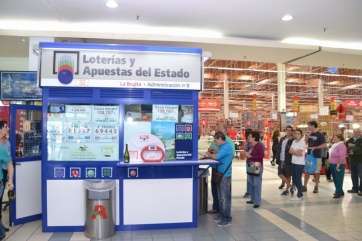 Puesto de la Administración de Loterías La Brujita de Telde en Alcampo (Foto TA)