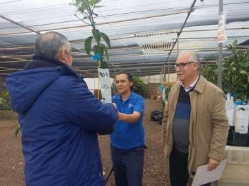 Hidalgo, durante la entrega de frutales (Foto TA)