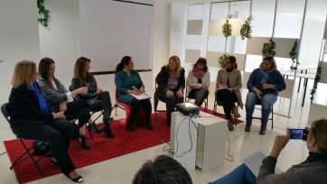 Imagen de la mesa redonda celebrada ayer en las instalaciones del Club de Empresarios y Emprendedores de Telde (Foto TA)