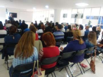 Un momento de la charla celebrada en el club internacional de empresarios de Arnao (Foto TA)