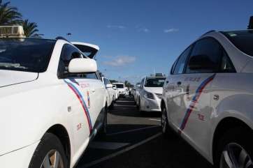 Taxistas de Telde en Gando (Foto TA)