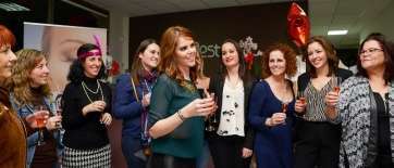 La joven empresaria Minerva Alonso celebra el primer aniversario con clientes, amigos y familiares (Foto TA)