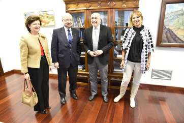 El embajador José Ángel López, junto al presidente Antonio Morales y a la consejera Inés Jiménez (Foto TA)