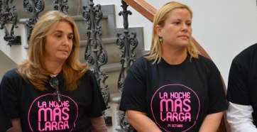 La concejala de Desarrollo Local, Soledad Hernández, y la presidenta del colectivo de comerciantes, Mónica Muñoz, en una imagen de archivo (Foto TA)