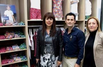 La consejera Minerva Santana (izq.) junto a Gabriel Croissier el pasado viernes en Triana (Foto TA)