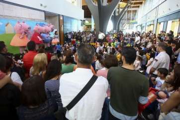 Los personajes de la Familia Pig, en uno de los pases (Foto TA)