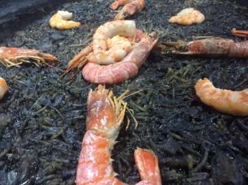 Fideuá negra (Foto TA)