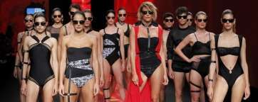 Imagen de uno de los desfiles de ayer viernes en la Semana de Baño de Gran Canaria Moda Cálida (Foto TA)