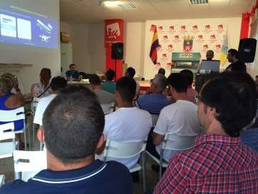 Imagen del curso sobre drones impartido esta tarde en la sede de IUC en Telde (Foto TA)