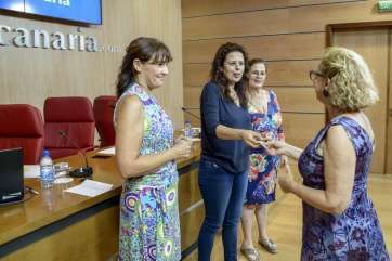 Momento de la entrega de los carnés (Foto TA)