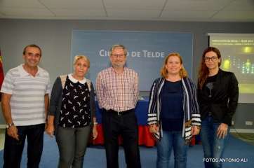 Directivos de la asociación comercial con los ponentes del curso (Foto Antonio Alí)