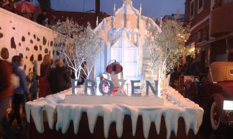 Carroza de la asociación de empresarios de Los Llanos en la Cabalgata de Reyes del pasado año (Foto TA)