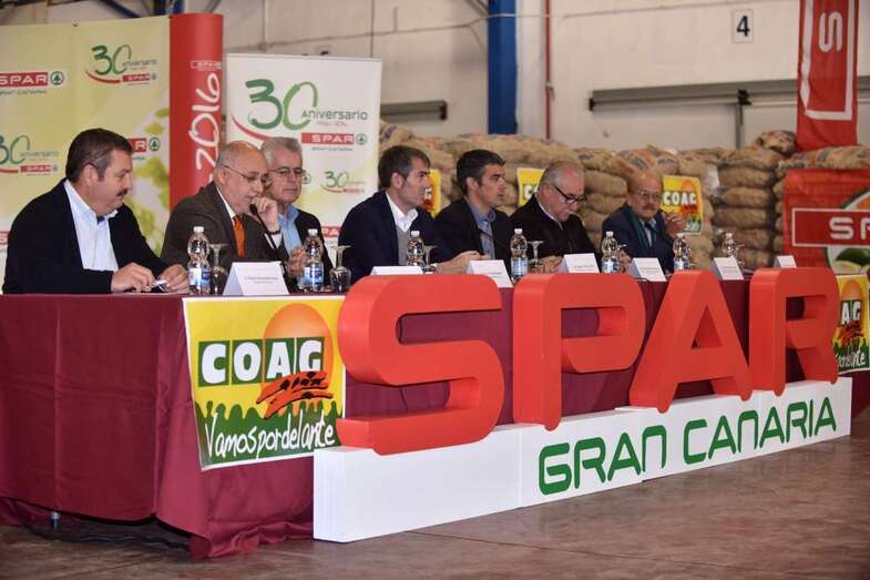 Momento de la rueda de prensa de este lunes para dar cuenta del acuerdo (Foto TA)