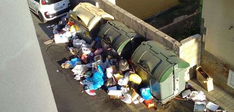 Basura acumulada en una calle de Telde (Foto TA)