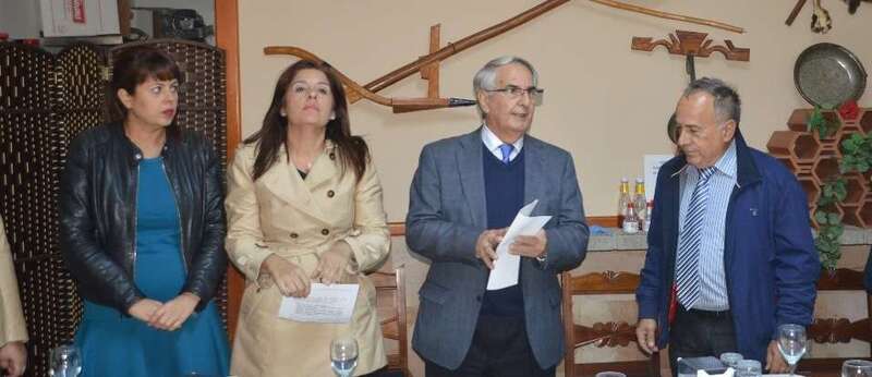 La alcaldesa, consejera insular y directivos de los empresarios de El Goro, hoy en un acto en la zona industrial (Foto TA)