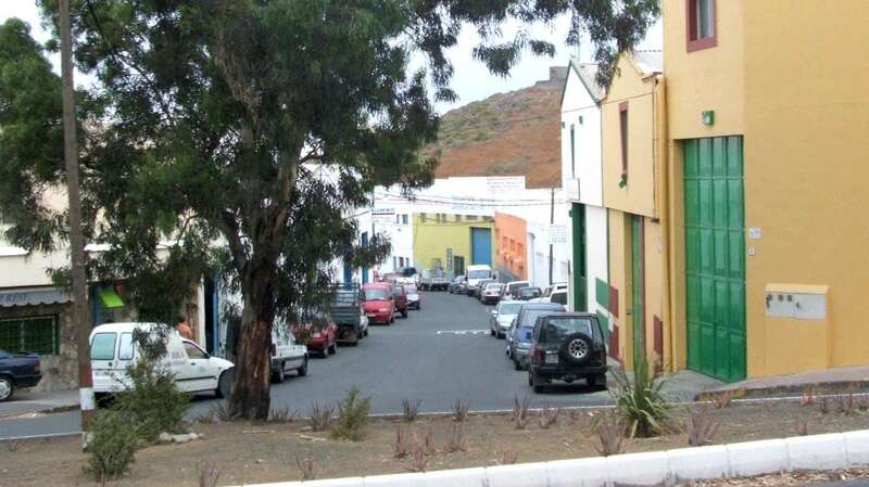 Vista general de la calle principal de la zona industrial del polígono de Cruz de la Gallina (Foto Luis López)