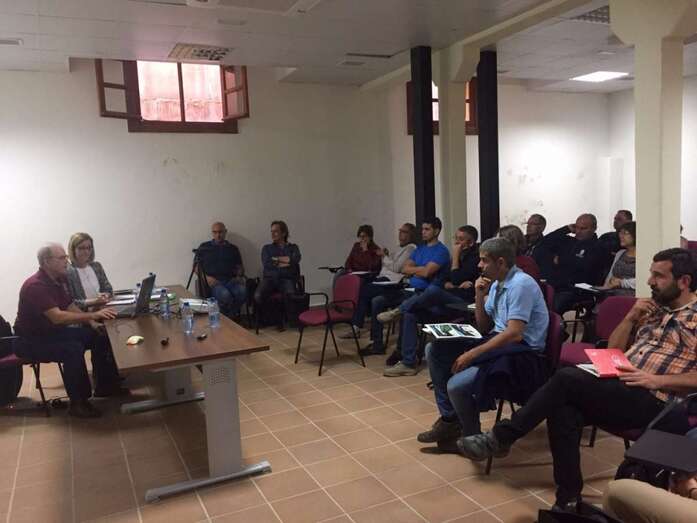 El encuentro se celebró en la Casa de la Agricultura de La Pardilla (Foto TA)